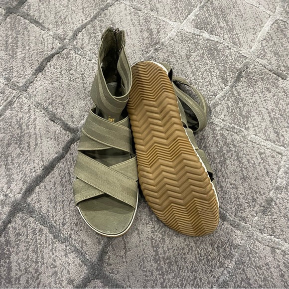 Sorel Out N About Strap Sandals - Picture 6 of 9